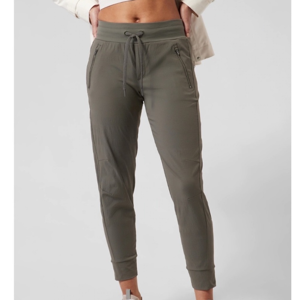 Athleta Trekkie North Jogger Size 4